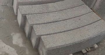 德州芝麻白弧形路牙石