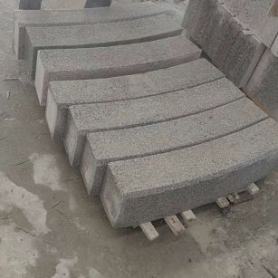 德州芝麻白弧形路牙石