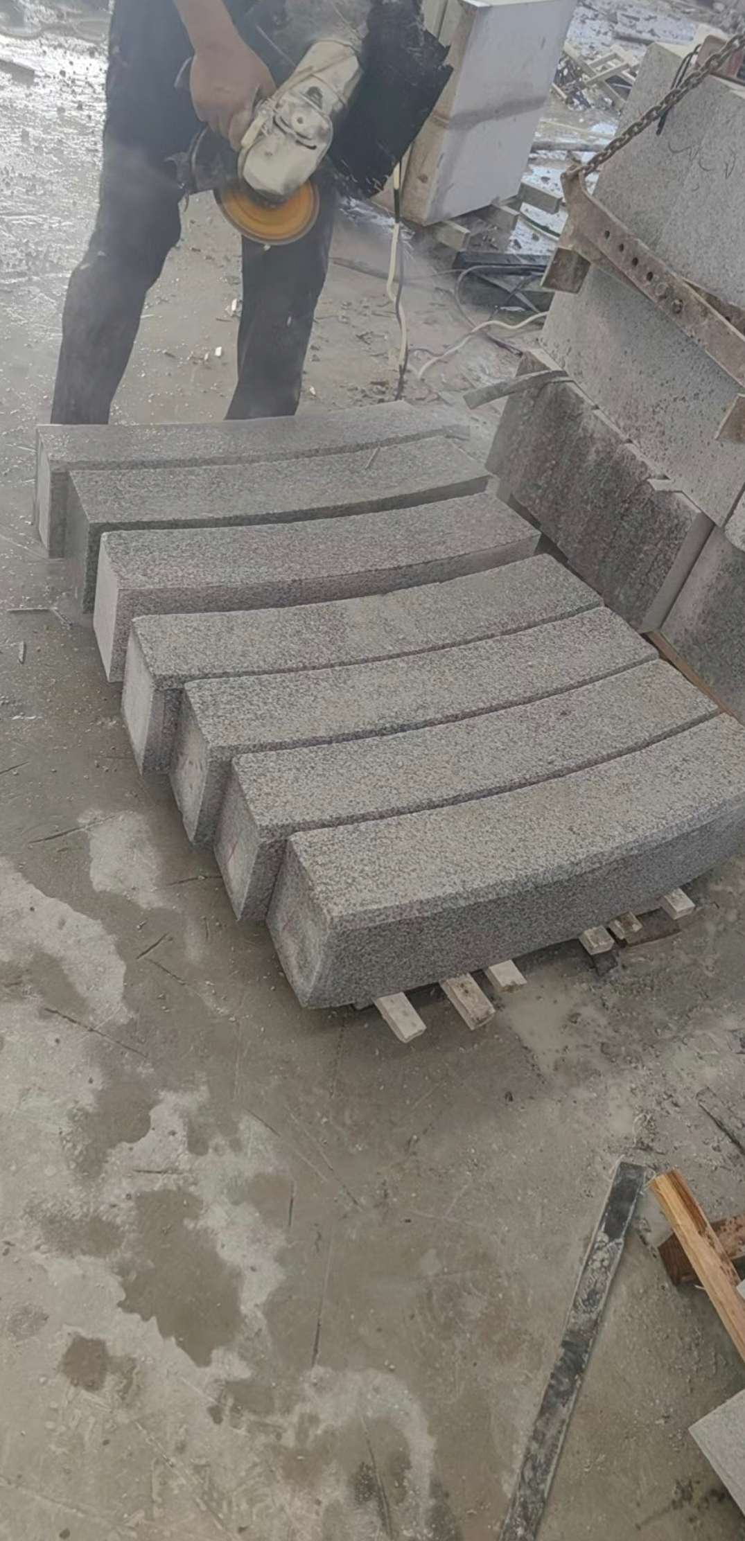 德州芝麻白弧形路牙石